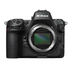 Nikon Z8: il sensore e i pulsanti Fn1/Fn2 evidenziano le sue caratteristiche avanzate.