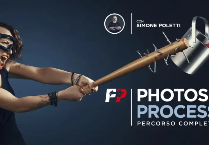 Donna con mazza chiodata e secchio di vernice rossa, pronta a creare con Photoshop. Corso completo di Simone Poletti.