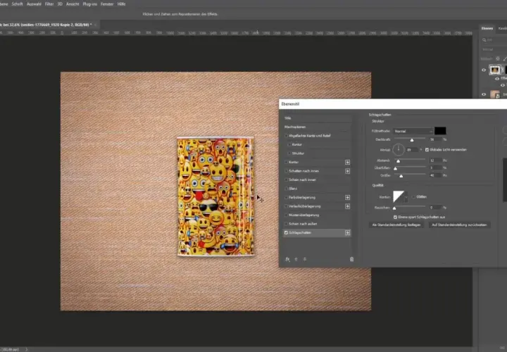 Creare ombra Photoshop su un oggetto con emoji. Il pannello "Ebenenstil" mostra le opzioni per aggiungere uno Schlagschatten.