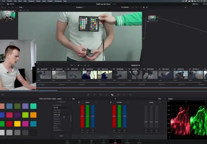 Schermata di DaVinci Resolve con un uomo che esegue la color correction usando un ColorChecker.