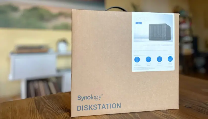 Scatola Synology DiskStation DS923+ pronta per organizzare le tue foto e dati.