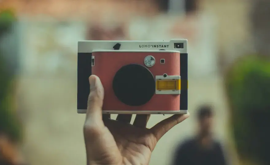 Fotocamera AI - Cosa cambia davvero e come scegliere la migliore