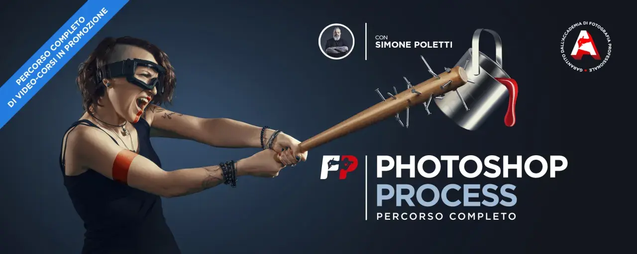 Donna con mazza chiodata e secchio di vernice rossa, pronta a creare con Photoshop. Corso completo di Simone Poletti.