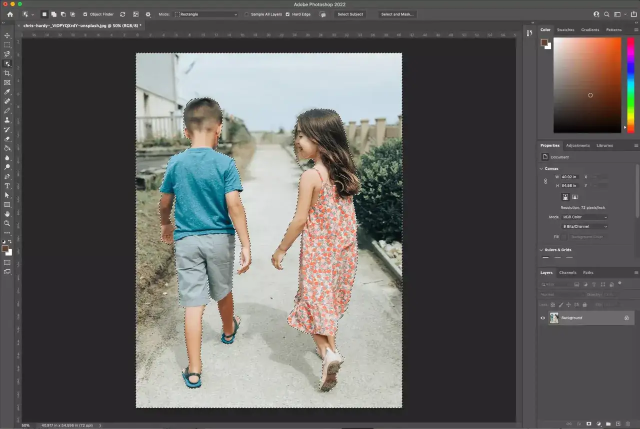 Bambini selezionati in Photoshop per rimuovere sfondo immagine.