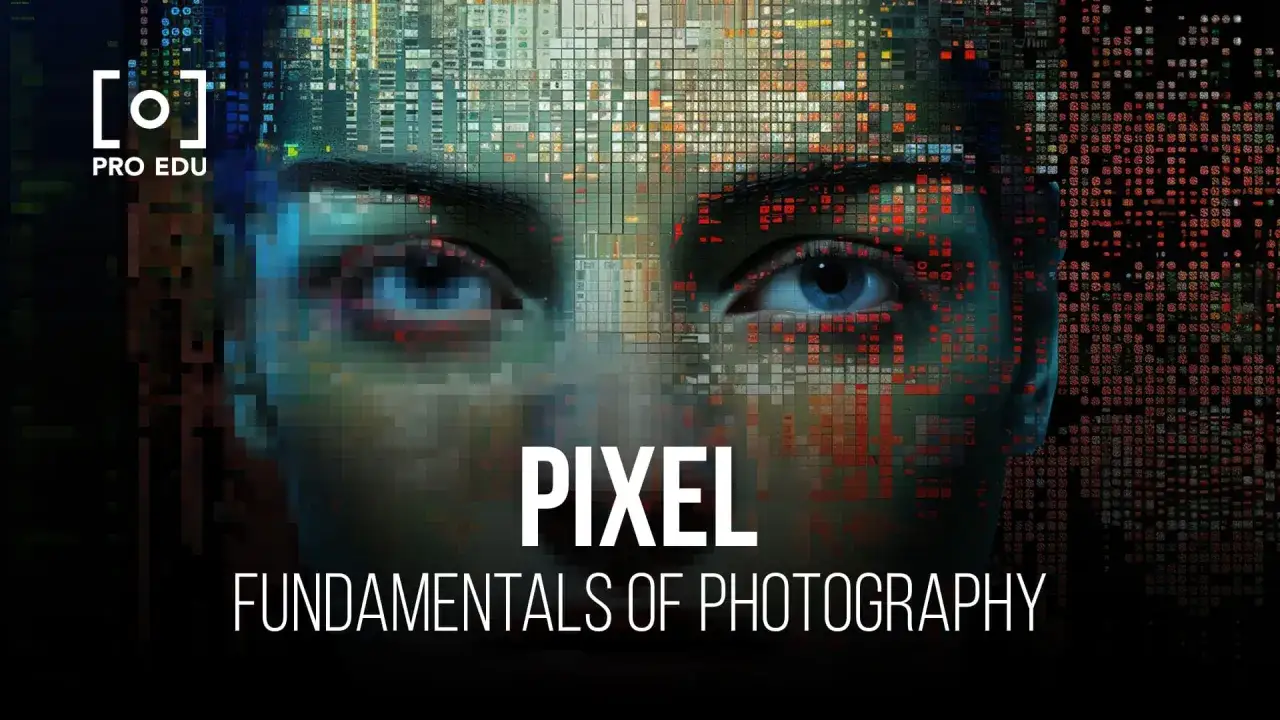Occhi digitali composti da pixel, con testo 